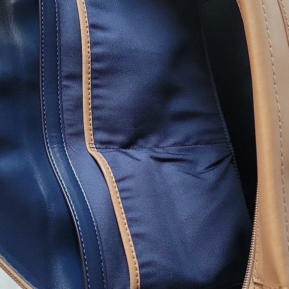 ⭐️EUC Tory Burch Parker Tote - Picture 11 of 15